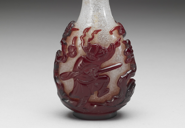 清 十八/十九世紀 霏雪地套紅玻璃鍾馗鼻煙壺